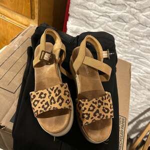 TOMS Diana Women's Leopard Print Canvas Platform Wedge Sandals Size 8.5